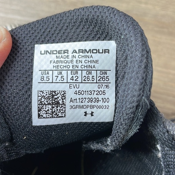 Under Armour Kick Distance Men Track Shoes Spikes 1273939 100 Black White Sz 8.5 - Picture 6 of 7